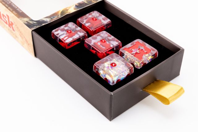MET11203 FanRoll Risk 22mm Oversized Dice Set: Offense and Defense Dice main product photo