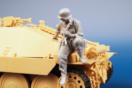 CMK 1/35 German Infantryman Carried on Hetzer 1944/45